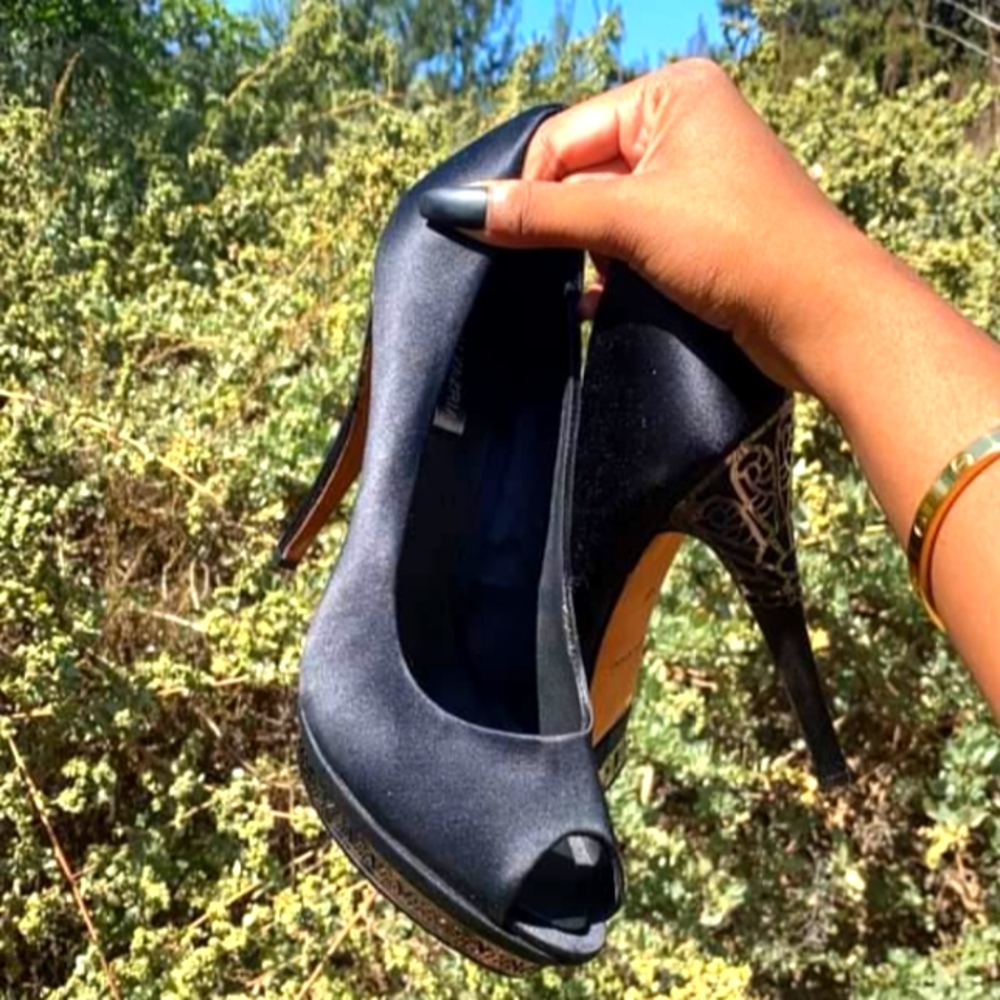 BLACK HEELS FOR WOMEN BCBGMAXAZRIA